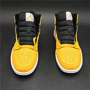 Air Jordan 1 Mid 'University Gold' 554724-700 - 4