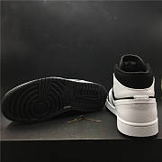 Air rJordan 1 Mid White Black 554724-113 - 3