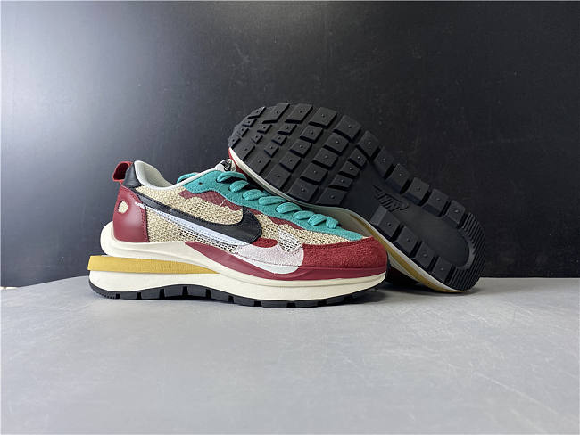 Sacai x Nike Pegasua Vaporfly String Villain Red  - 1