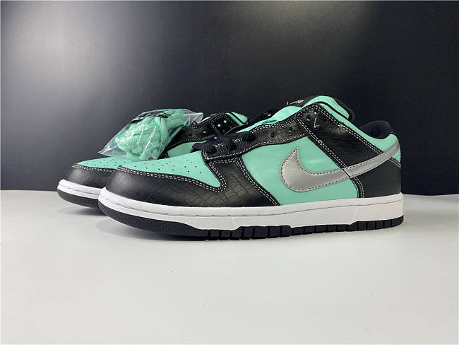 Nike Dunk SB Low Diamond Supply Co.  - 1