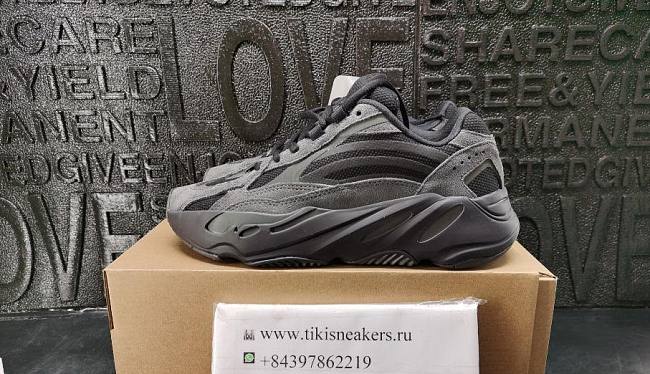 adidas Yeezy Boost 700 V2 Vanta - 1