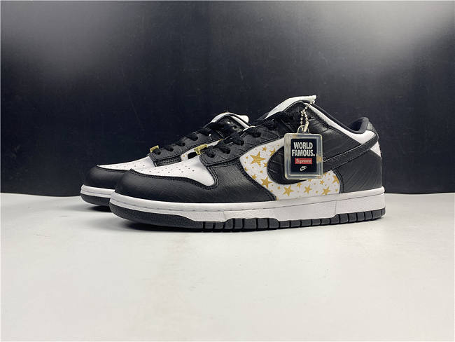 Supreme x Nike SB Dunk Low Black 2021  - 1