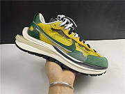 Nike Vaporwaffle sacai Tour Yellow Stadium Green  - 2