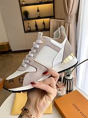 Luis Vuitton Run Away Sneaker Beige - 5