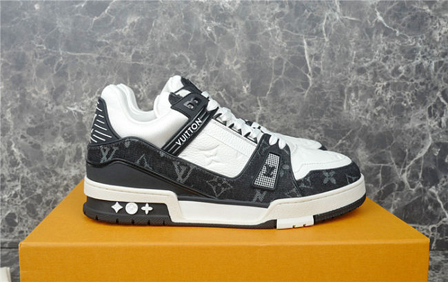 Louis Vuitton Trainer Sneaker Black - 1