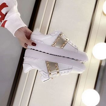 Valentino Garavani Rockstud Untitled sneaker Gold