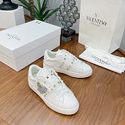 Valentino Garavani Rockstud Untitled white calfskin sneaker heart - 2