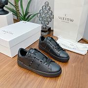 Valentino Garavani Rockstud Untitled Tone on tone Studded Sneaker - 5