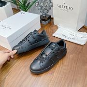 Valentino Garavani Rockstud Untitled Tone on tone Studded Sneaker - 4