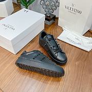 Valentino Garavani Rockstud Untitled Tone on tone Studded Sneaker - 2