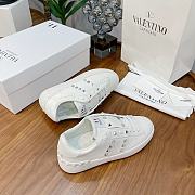 Valentino Garavani Rockstud Untitled sneaker in calfskin leather white - 5