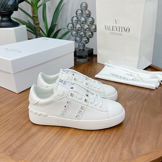 Valentino Garavani Rockstud Untitled sneaker in calfskin leather white - 1