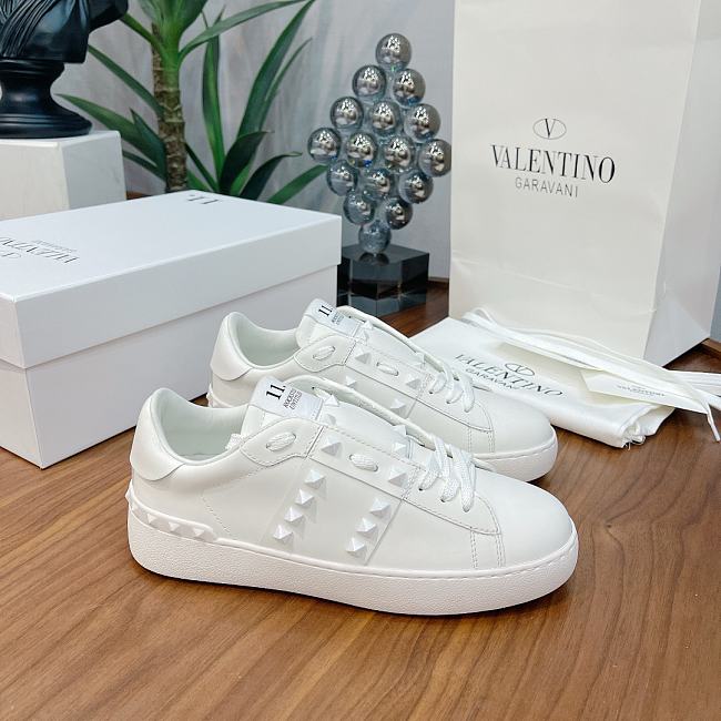 Valentino Garavani Rockstud Untitled white sneaker in calfskin leather - 1