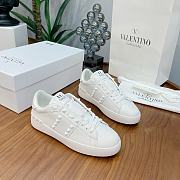 Valentino Garavani Rockstud Untitled white sneaker in calfskin leather - 5