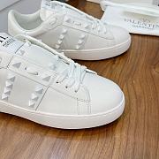 Valentino Garavani Rockstud Untitled white sneaker in calfskin leather - 2