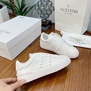 Valentino Garavani Rockstud Untitled white sneaker in calfskin leather - 3