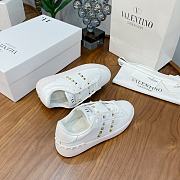 Valentino Garavani Rockstud Untitled sneaker in white calfskin leather - 2