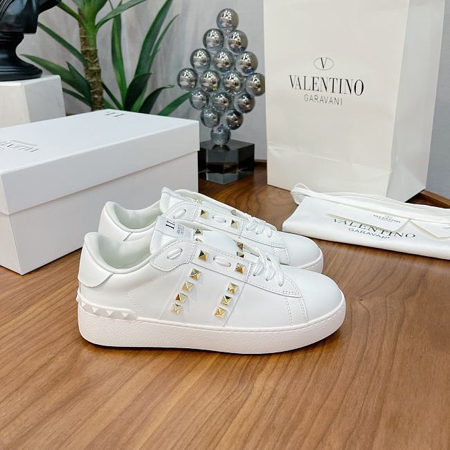 Valentino Garavani Rockstud Untitled sneaker in white calfskin leather - 1