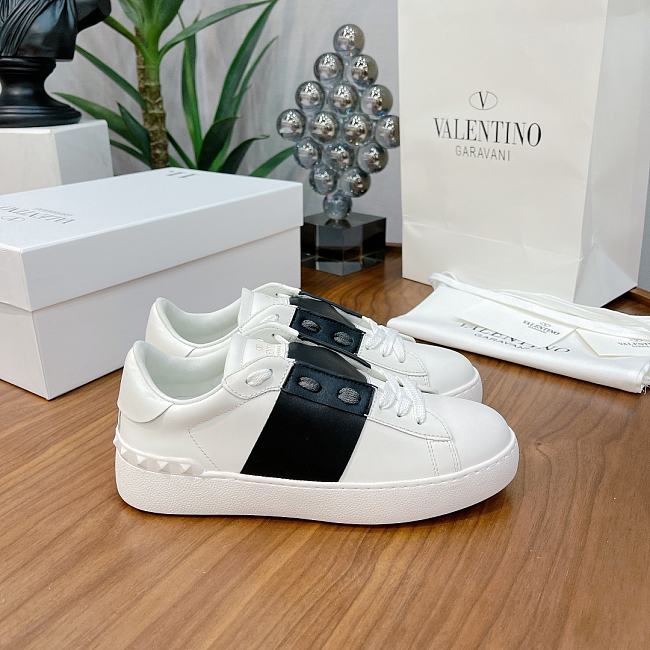 Valentino Garavani Open sneaker with contrast calfskin band black - 1