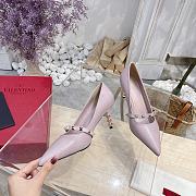 Valentino Rockstud Alcove Alcove Kidskin and patent leather Pump 70 cm Pink - 3