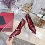 Valentino Rockstud Alcove Alcove Kidskin and patent leather Pump 70 cm Red - 2