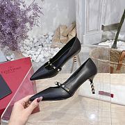 Valentino Rockstud Alcove Alcove Kidskin and patent leather Pump 70 cm Black - 5