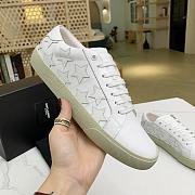 YSL COURT CLASSIC SL/06 EMBROIDERED SNEAKERS IN LEATHER WHITE STARS - 2