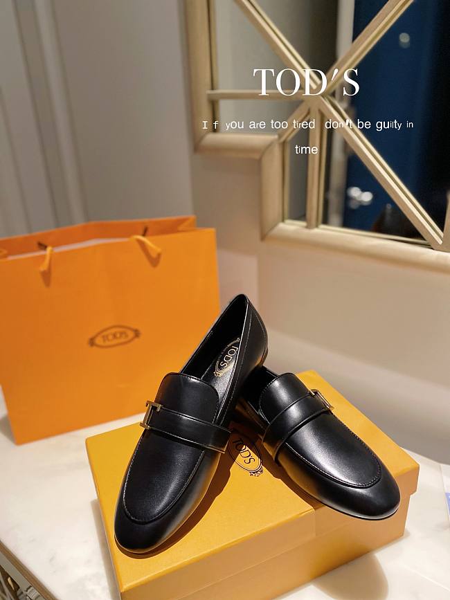 TOD'S LOAFERS LEATHER IN BLACK - 1