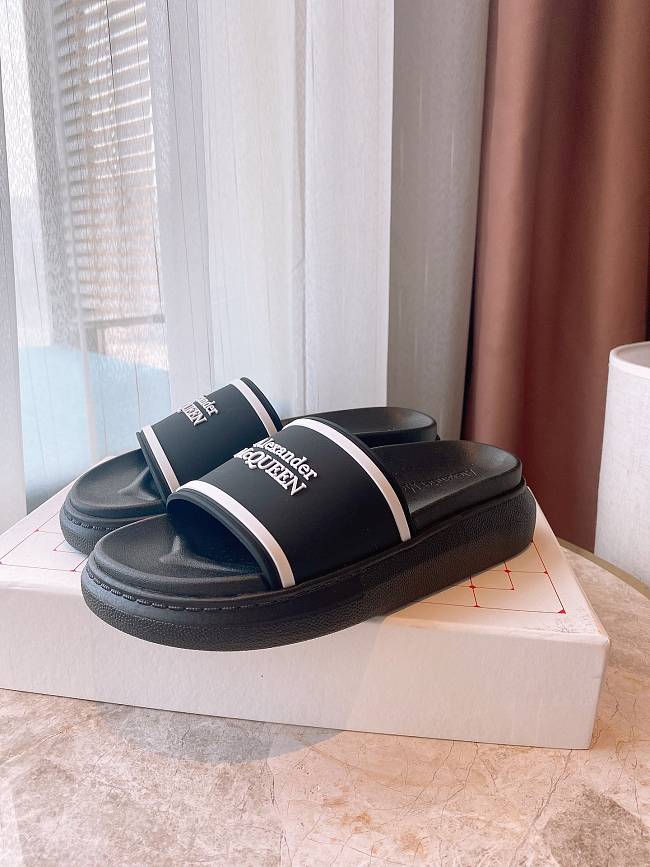 Alexander McQueen Pool Slide Black White - 1