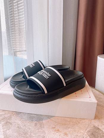 Alexander McQueen Pool Slide Black White