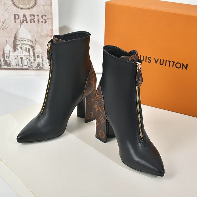 LOUIS VUITTION ANKLE BOOT- TEXTURES IN BEHIND - 1