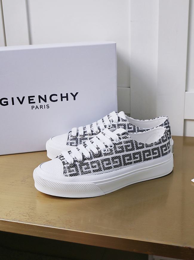 Givenchy City 4G 00588 - 1