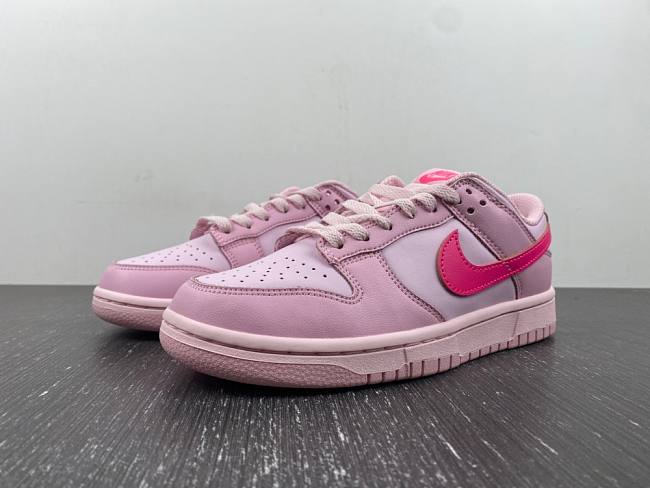 Nike Dunk Low Triple Pink (GS) DH9765-600 - 1