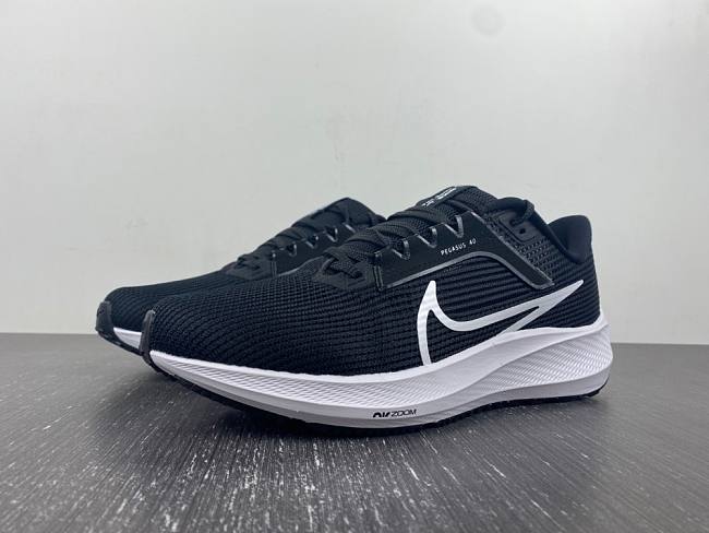 Nike Air Zoom Pegasus 40 Wide 'Black White' DV7480-001 - 1